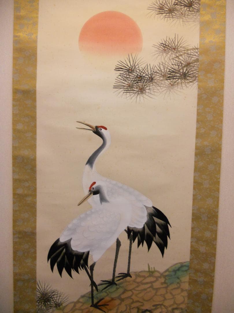 掛け軸 岩切春峰 旭日飛鶴 絹本 希少 軸装 茶道具 掛軸 です。