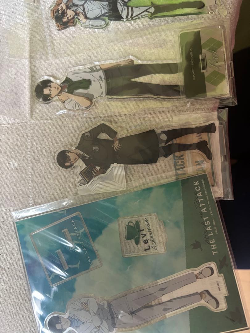 進撃の巨人 リヴァイ兵長 アクリルスタンドまとめ売り