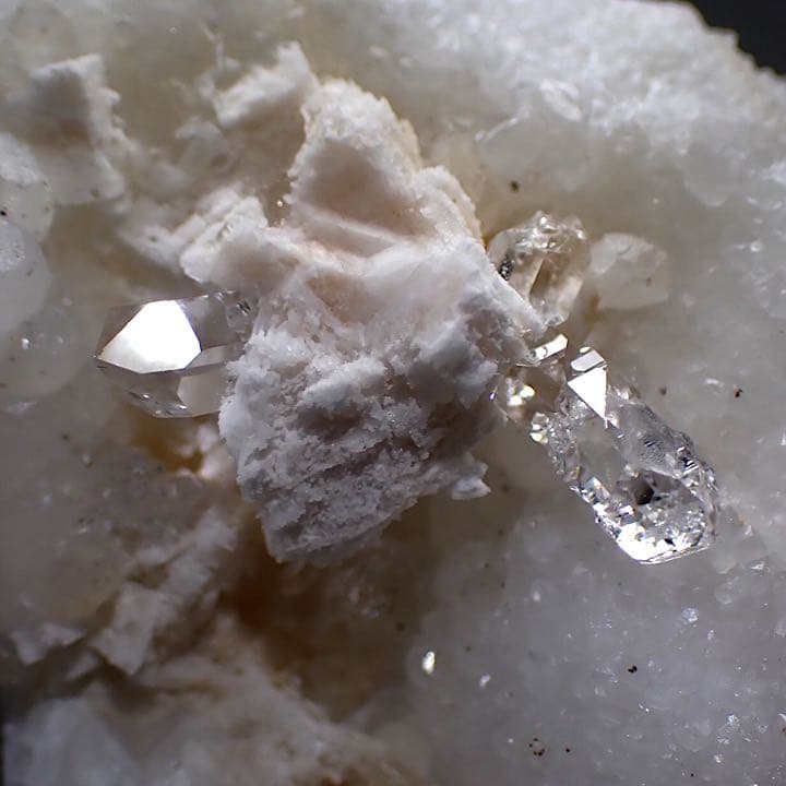 イタリア/カラーラ産】カラーラダイヤモンドクォーツ