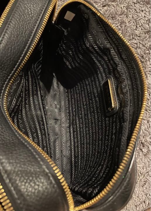 PRADA★ショルダーバッグ（ブラック）