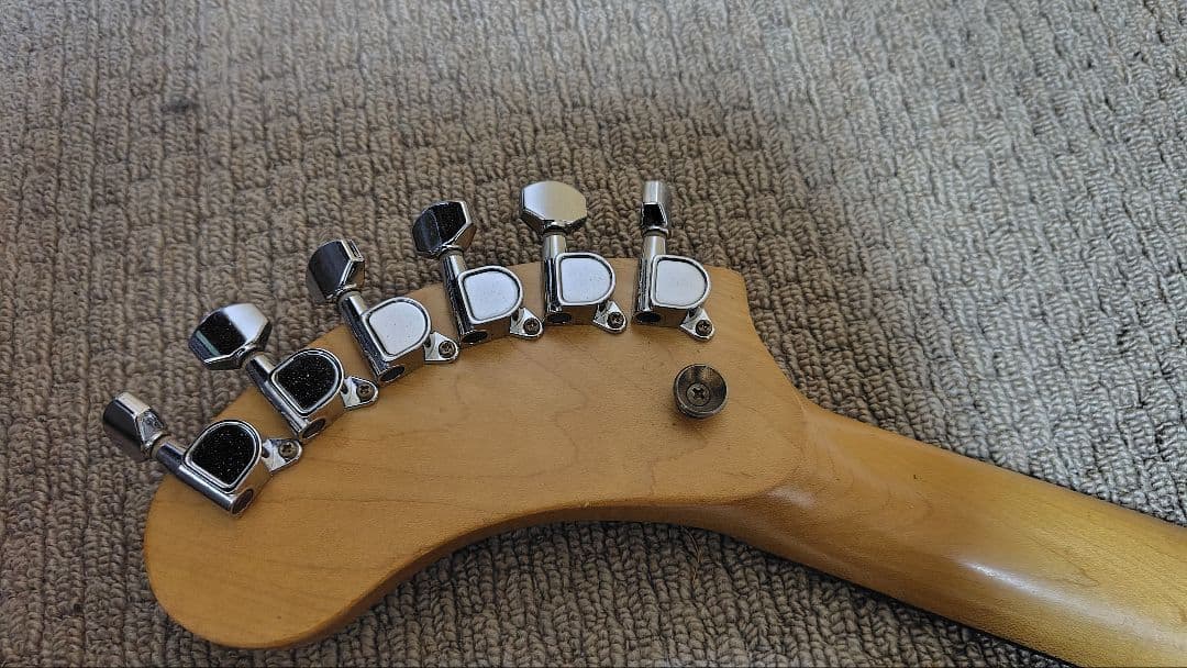 ZOー3ギター。フェルナンデス ウルトラマン エレキギタージャンク扱い。