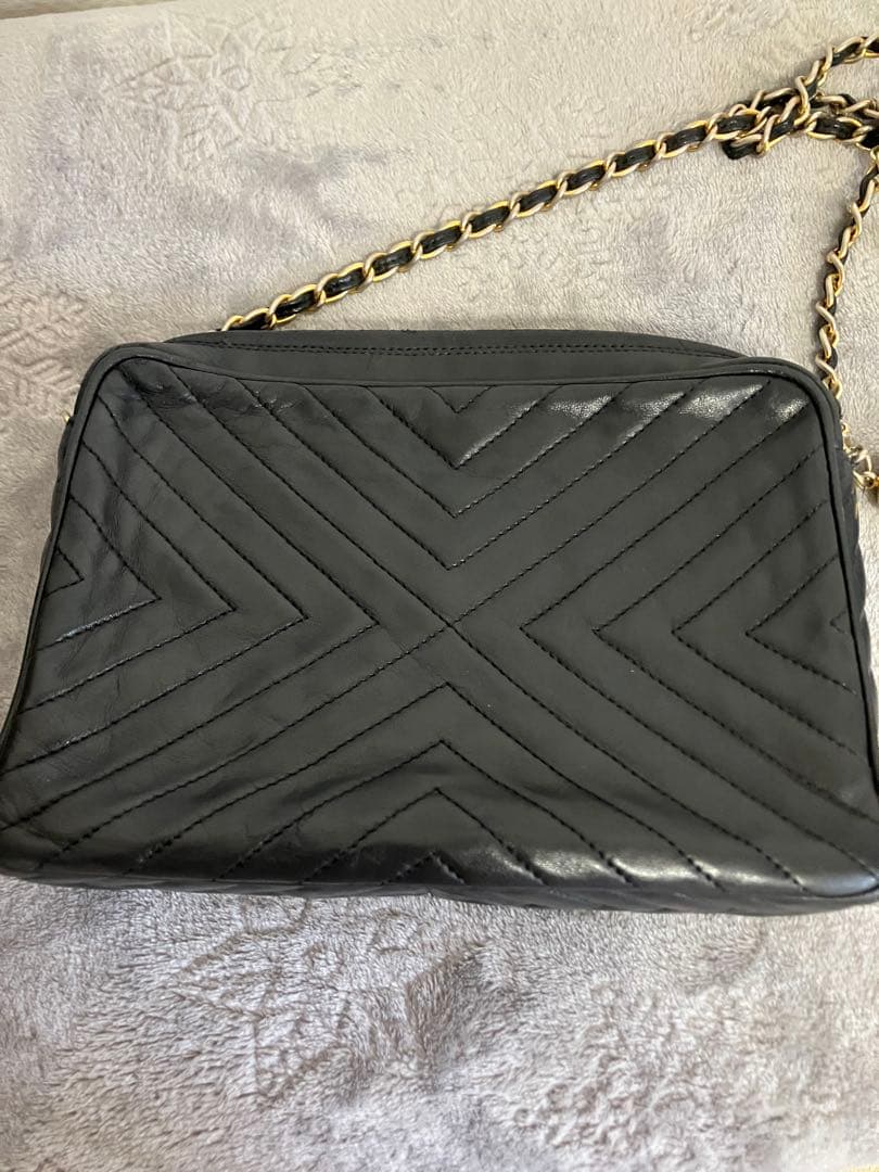 CHANEL ブラック ショルダーバッグ タッセル付き