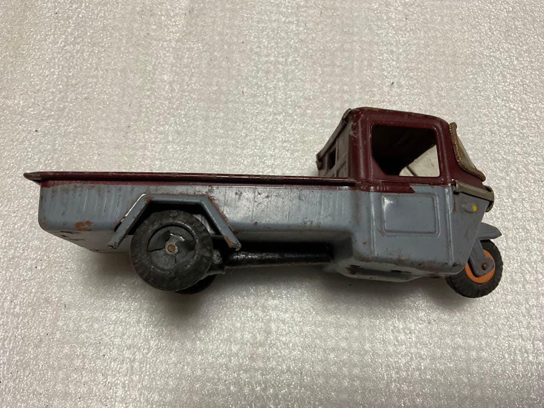 マツダ／3輪トラック。ブリキ製年代不明？【僅かな錆があります、付属品、箱は無し】