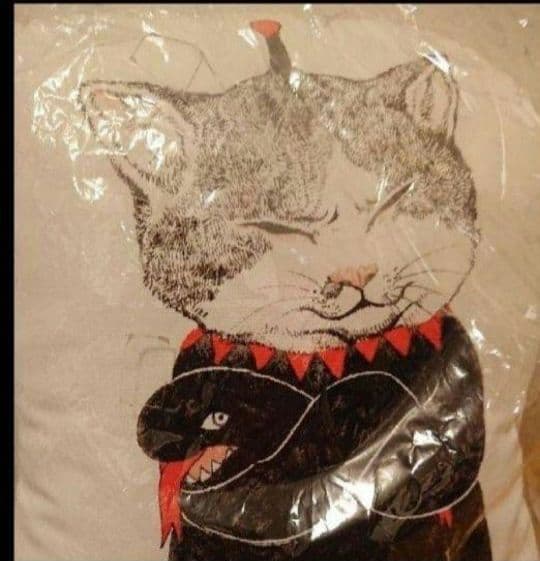 新品未使用】ヒグチユウコギュスターヴくんクッション