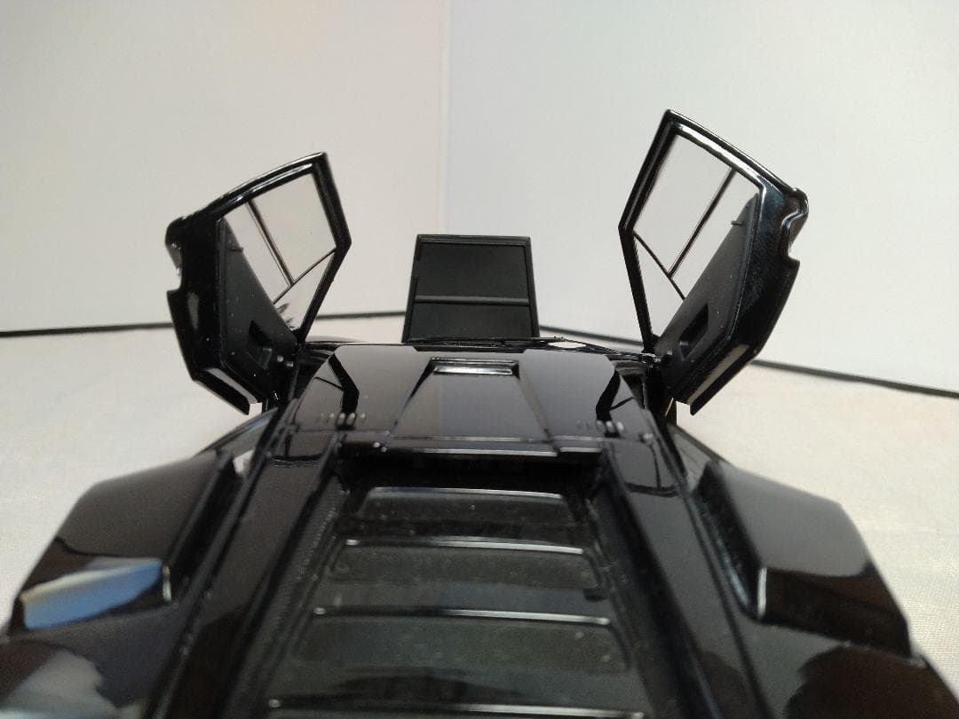 19　京商　1/18　ランボルギーニ　カウンタック　LP400　黒　ブラック
