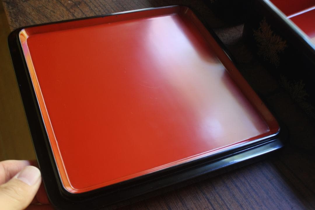 デッドストック 端正な内朱黒漆に優美なシノブ沈金の映える輪島塗