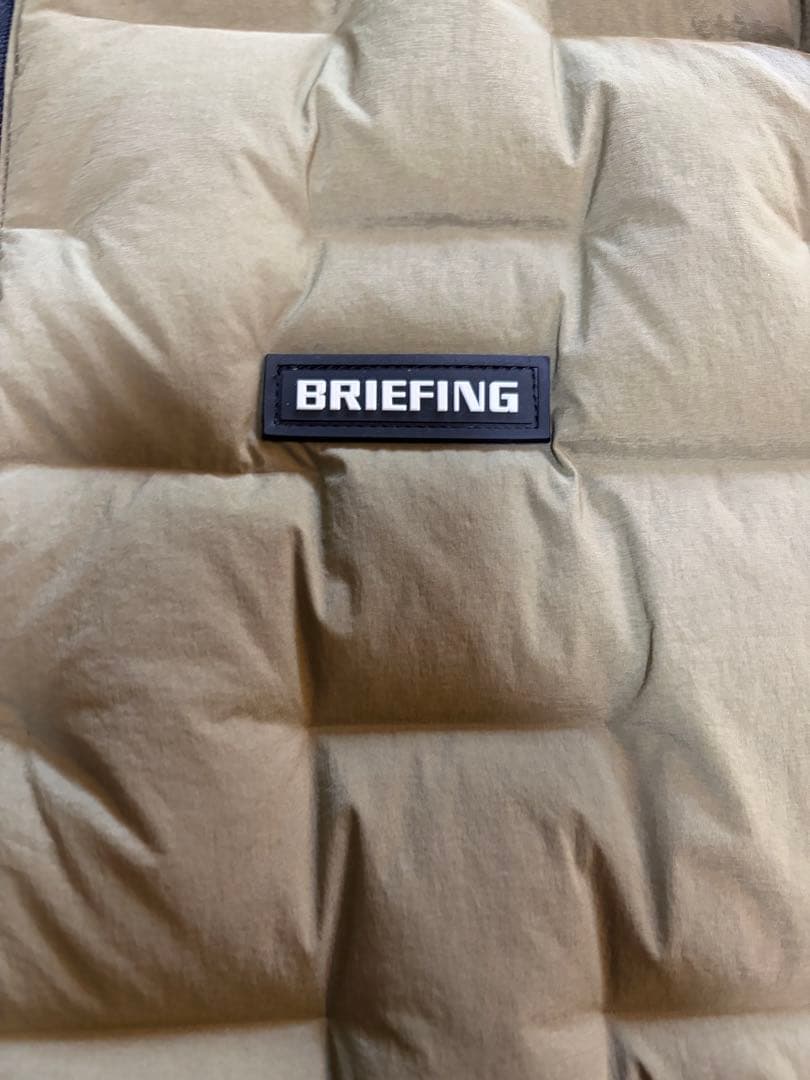 ゆってぃー　BRIEFINGGOLF ダウンベスト