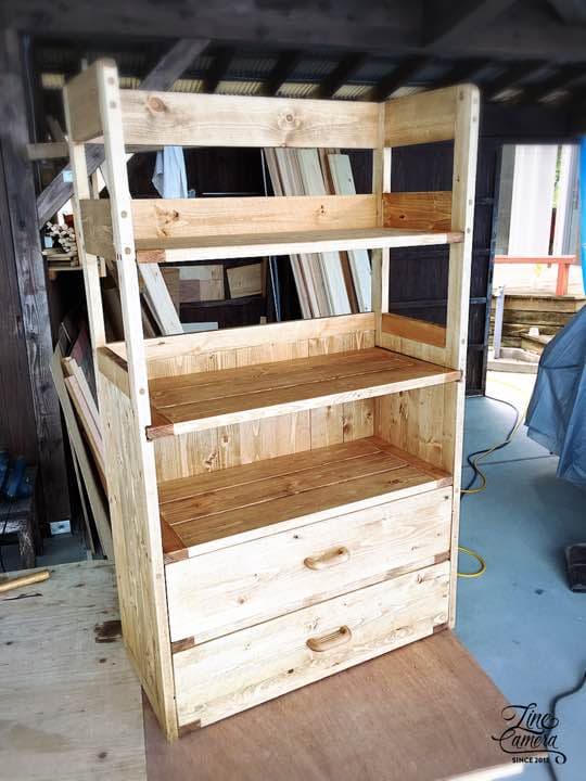 ナチュラルウッドのアイアンレッグテーブル エイジング塗装