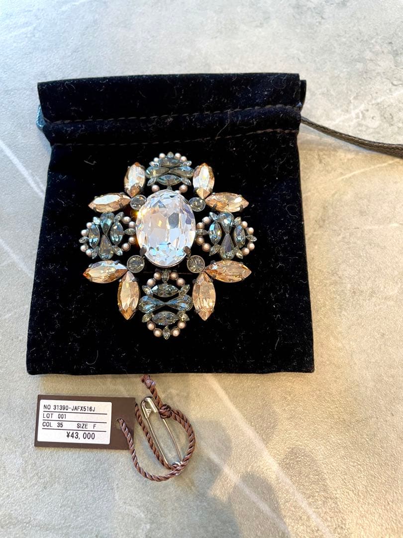 フォクシーブローチ