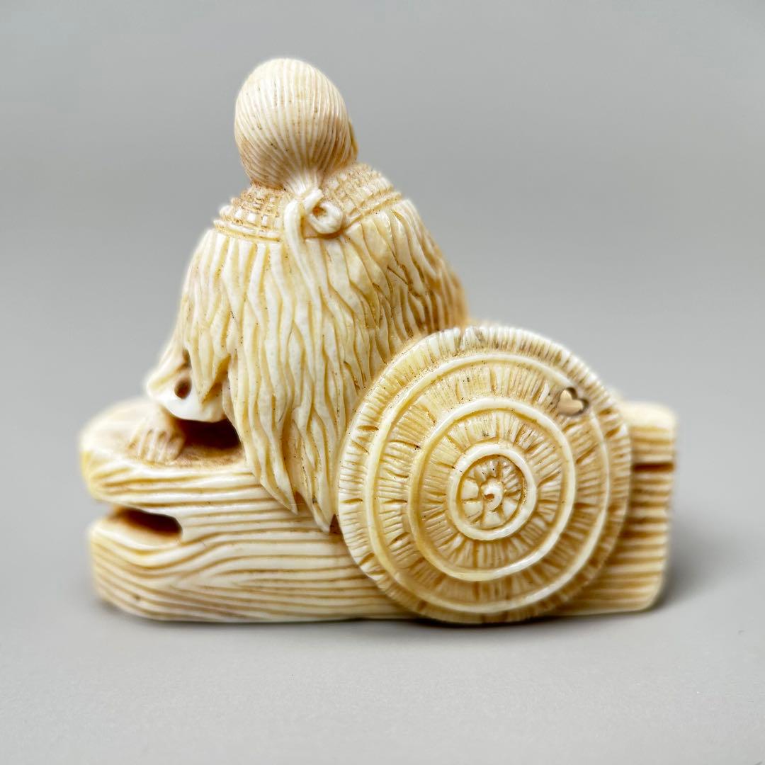 極上 根付 天然素材アンティーク骨董 飾り物 古美術 置物 細密細工 彫刻