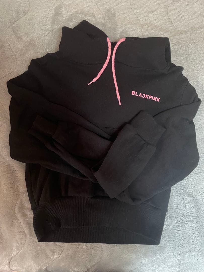 BLACKPINK DEADLINEプルオーバーフーディ ブラック ショート - メルカリ