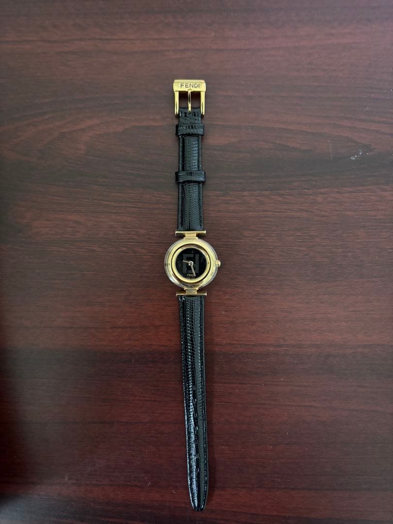 ジャンク品】FENDI 黒 レザーベルト 時計 ゴールド金具 - メルカリ
