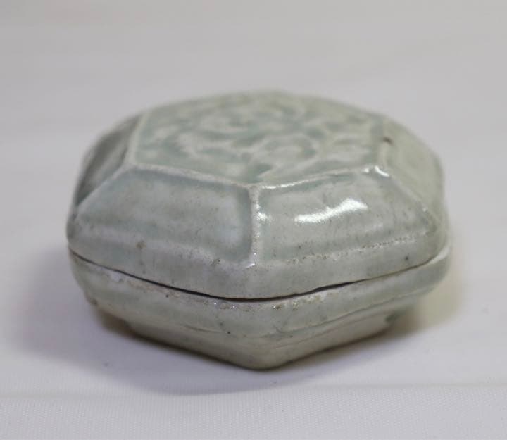 中国　北宋時代影青香合　牡丹紋　木箱付　アンティーク1227