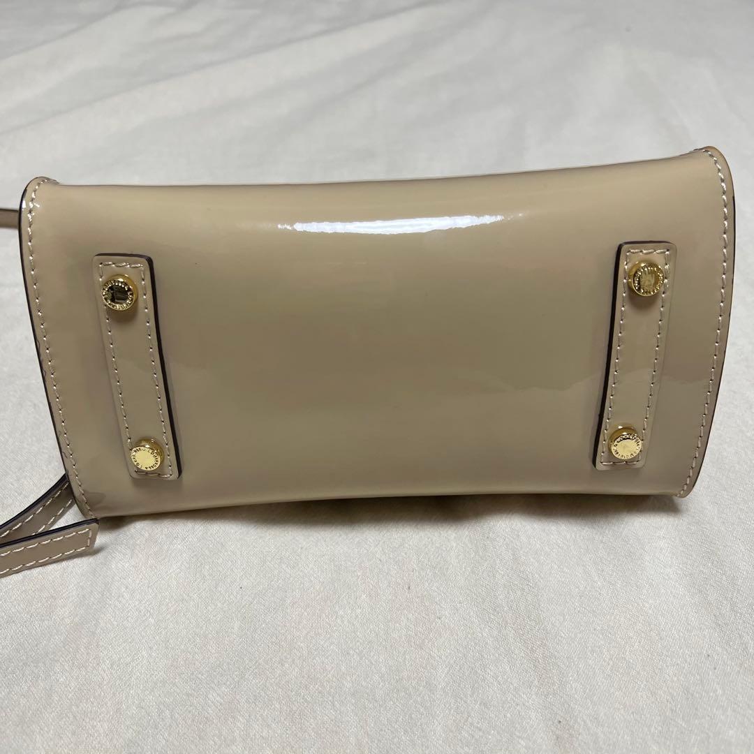 ロリステッラ　エナメルバッグ　ベージュ
