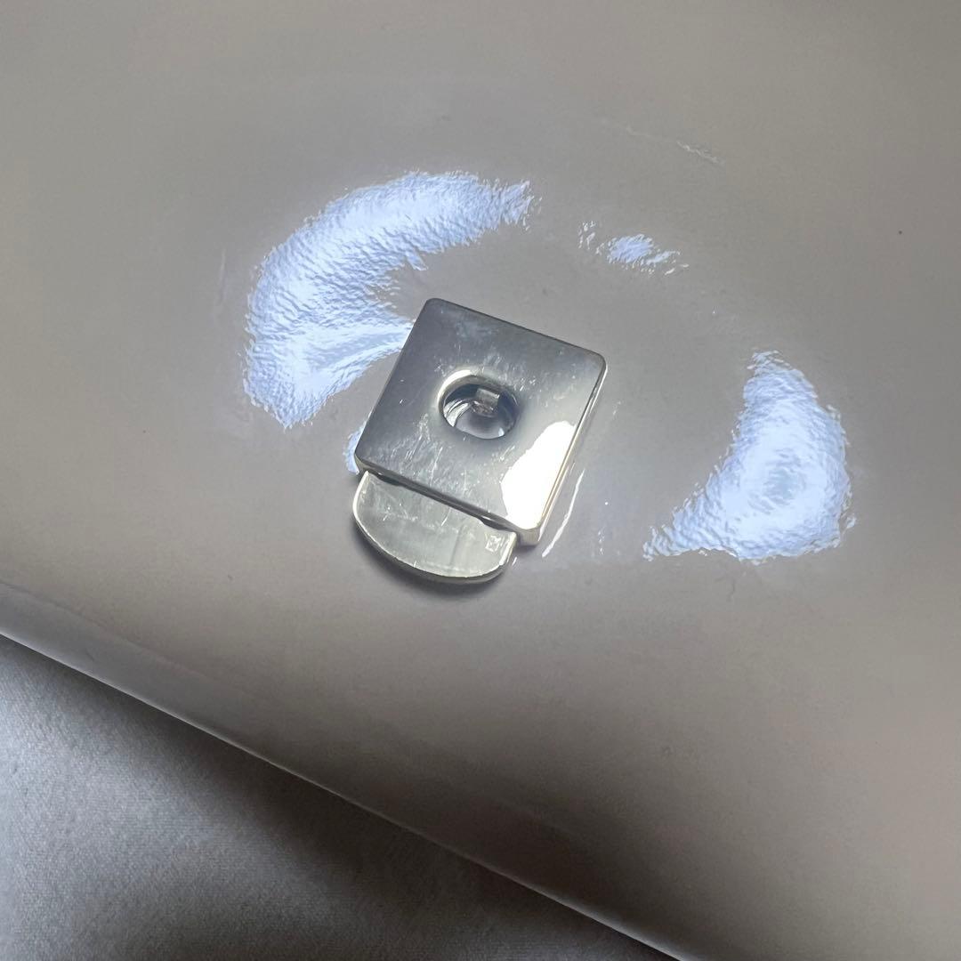 ロリステッラ　エナメルバッグ　ベージュ