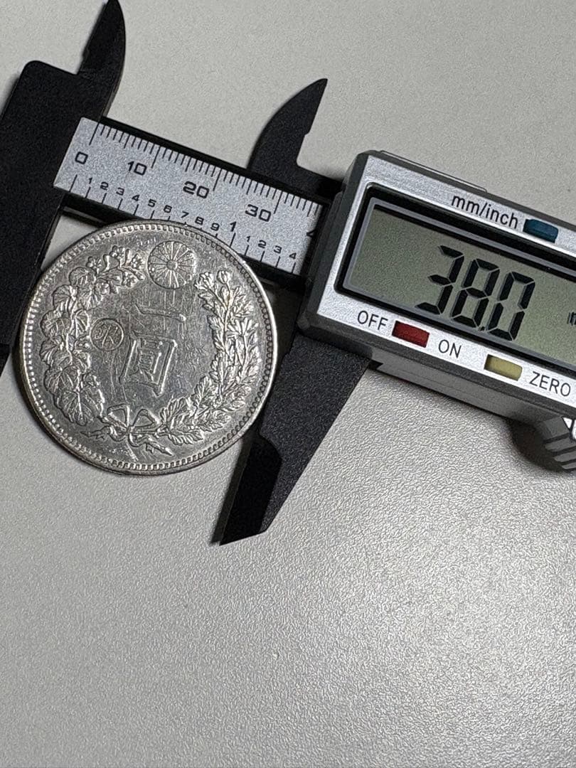 【本物保証】　美品　一圓銀貨　丸銀　明治29年銘　26.92g 左打丸銀　円銀