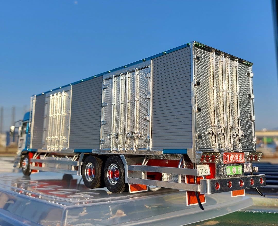 デコトラプラモデル アオシマ 1/32 日野 プロフィア テラヴィ 完成品