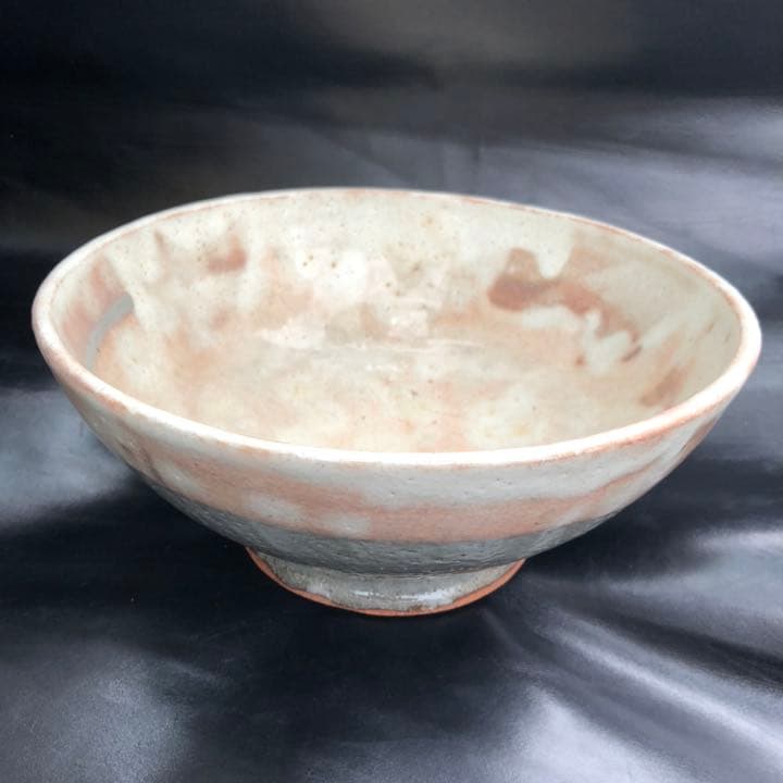 遺品整理◼️蔵から出てきた謎のかなり大きな器、サイズ的に抹茶茶碗では無さそうです。 遺品整理◼️蔵から出てきた謎のかなり大きな器、サイズ的に抹茶茶碗