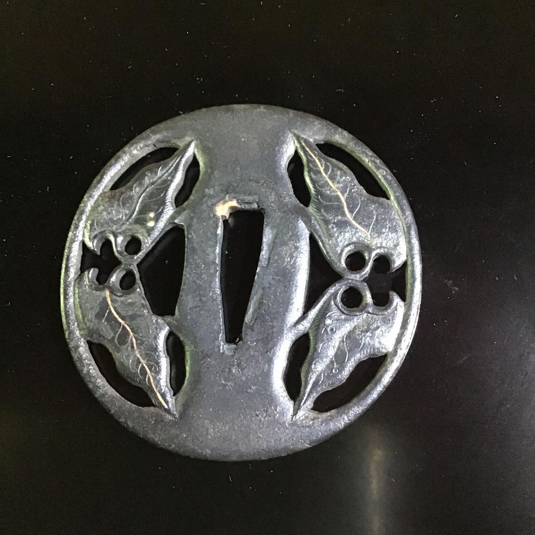 鐵地透鍔　「朝露沢瀉」　色絵象嵌　江戸時代　　　　　　書鍔箱