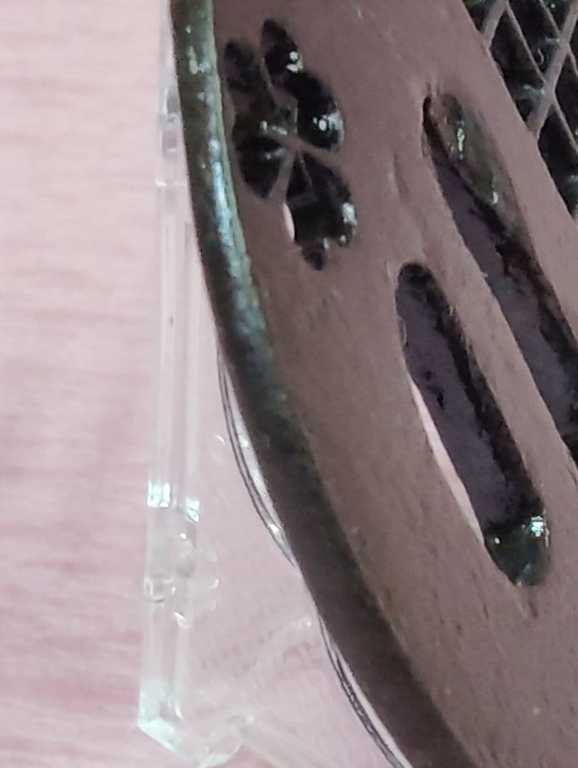 刀装具 鐔 鍔 在銘 鉄地 格子 三つ葉図透かし 金象嵌 丸形鐔 時代物