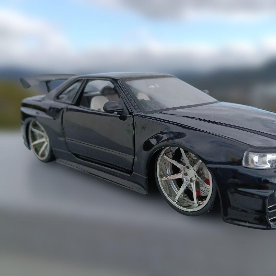 Nissan GT-R R34 ミニカー 1/18 ブラック
