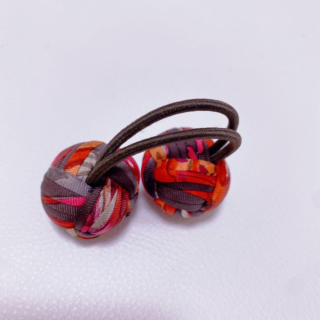 美品 エルメス HERMES ヘアゴム 髪ゴム ポンポン 赤系