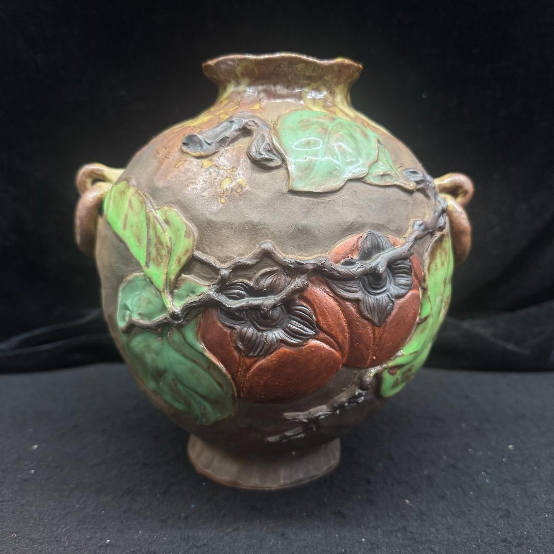 希少！鍋島焼幾平作 盛上彩釉 柿絵彫浮彫 双耳 花瓶 希少！鍋島焼幾平作 盛上彩釉 柿絵彫浮彫 双耳 花瓶
