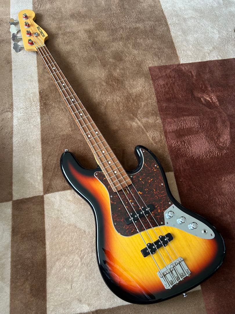 黄色の花梨.馬の手が届くと思います。マホガニーの置物ができ