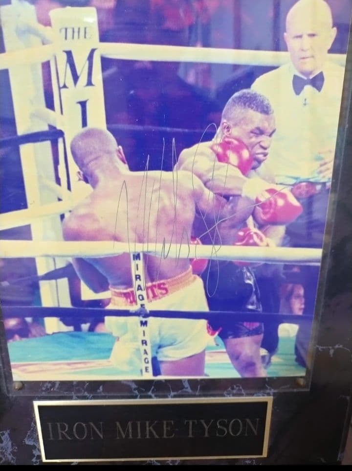 マイク・タイソン サイン入り写真 額入り認証書付き