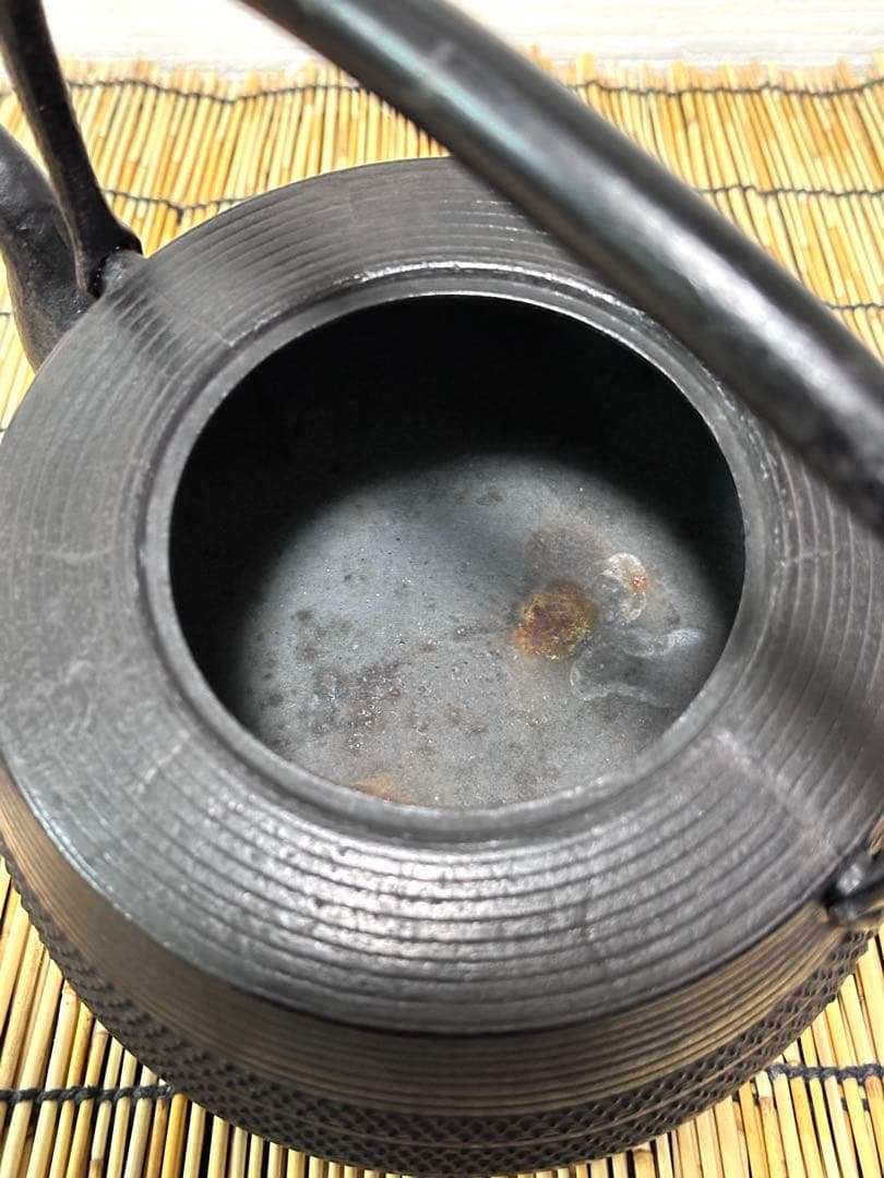 未使用品、長期保管品　南部鉄器共同組合販売　肩平型アラレ　南部鉄瓶　南部鉄器