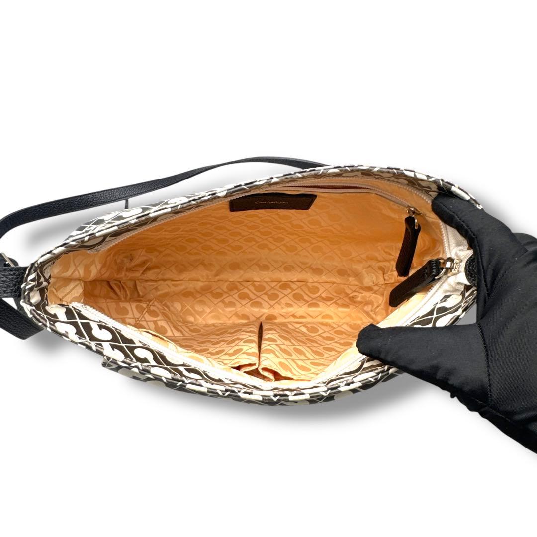 現行品　極美品　ソフティ ゲラルディーニ ロゴ　クロスショルダーバッグ