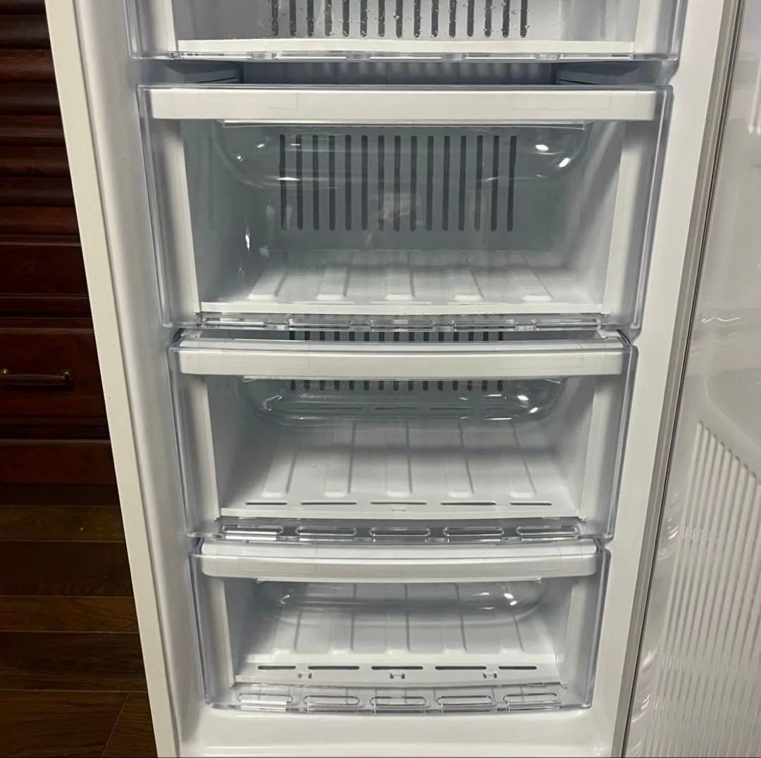 三菱　スリム冷凍庫 121L MF-U12F-W