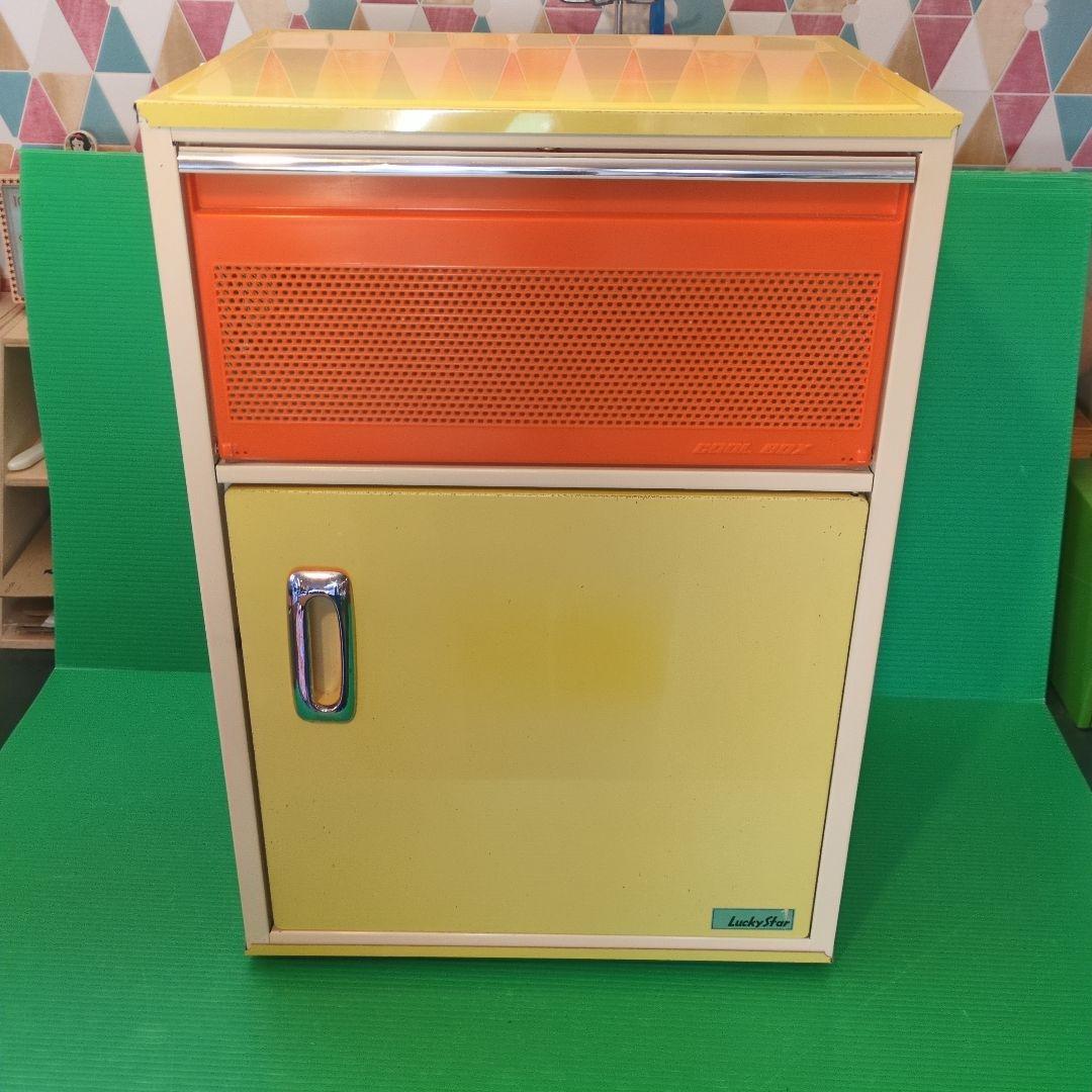 昭和レトロ　食品蚊帳　収納庫　黄色　古道具 レモンカラーで存在感抜群なレトロポップ食器棚 – バナルオンライン