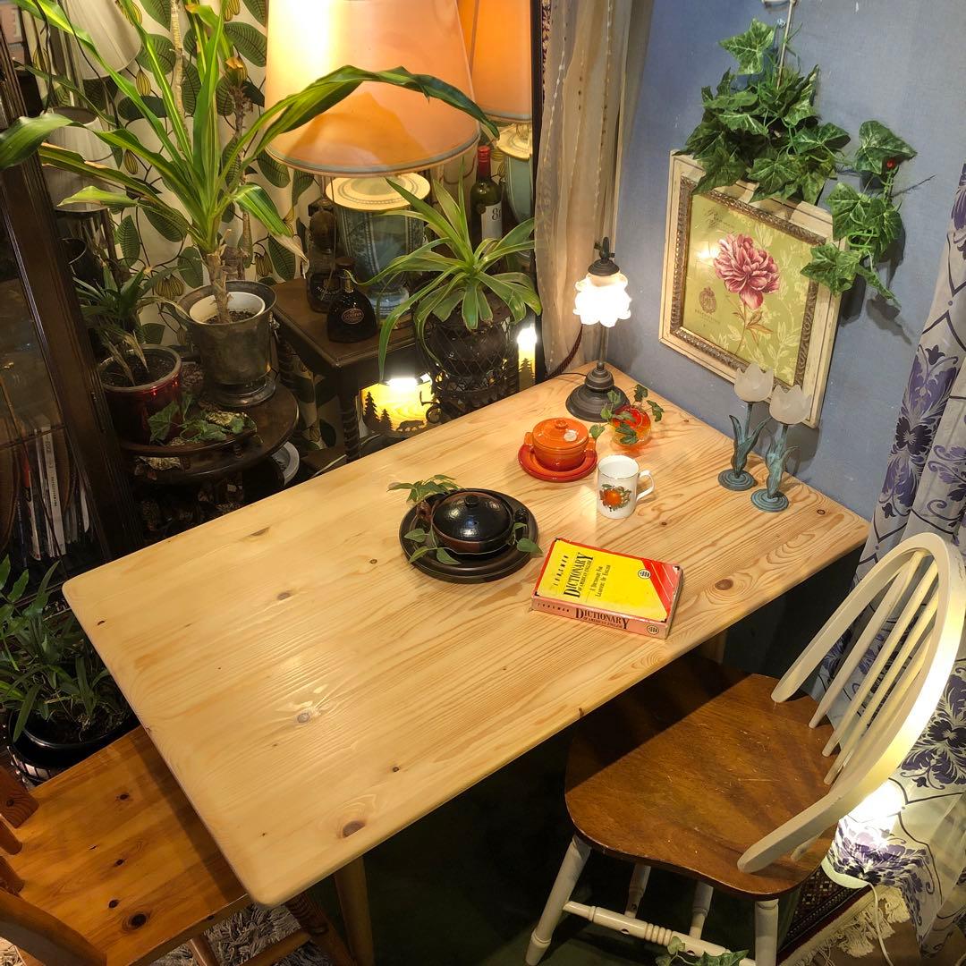 オイルフィニッシュ　リビングでもダイニングでも使えるテーブル