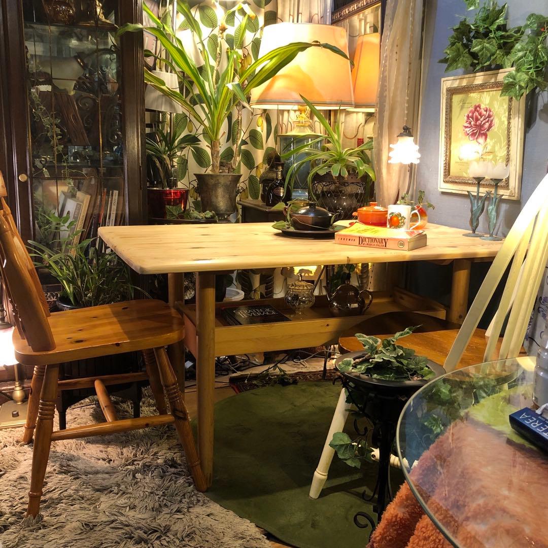 オイルフィニッシュ　リビングでもダイニングでも使えるテーブル