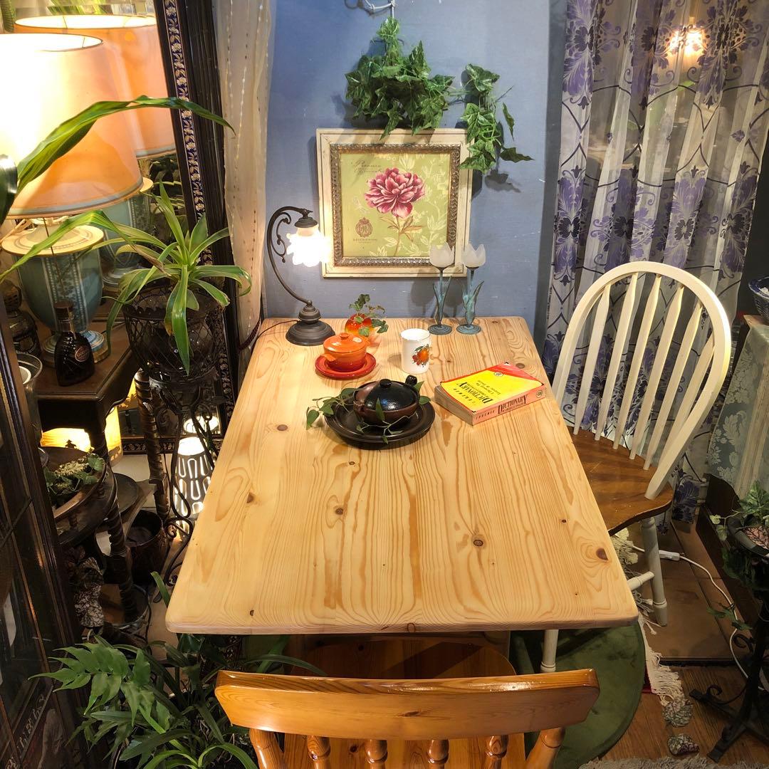 オイルフィニッシュ　リビングでもダイニングでも使えるテーブル