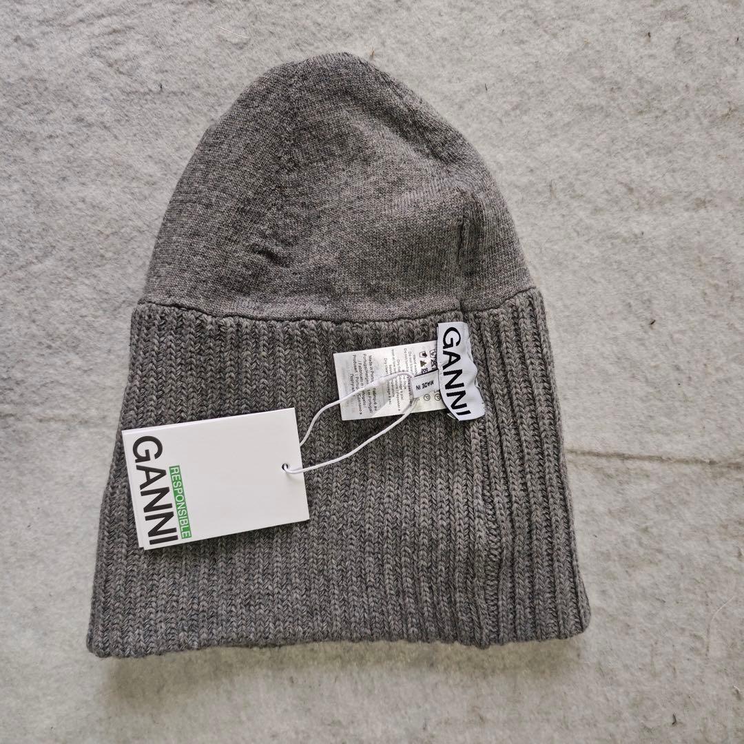 ganni ロゴ グレー ニット帽ビーニー - メルカリ