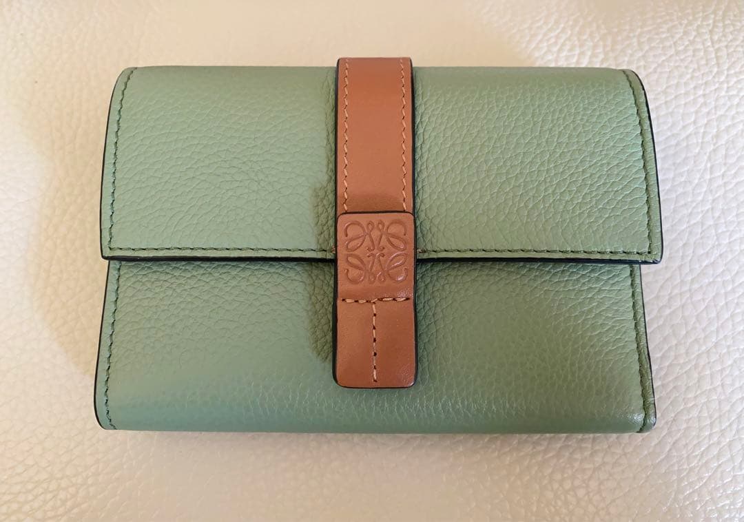 ロエベ LOEWE 三つ折り財布