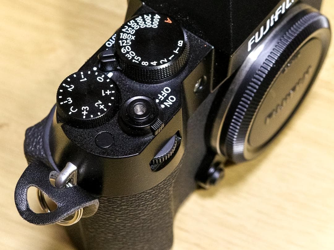 FUJIFILM X-T50 ボディ 純正チャージャー + 予備バッテリー付きの通販