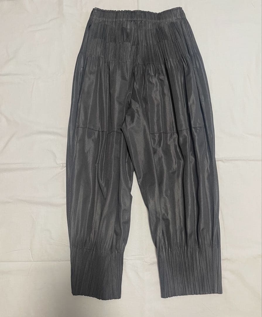 プリーツプリーズ　フラッフィー　パンツ　グレー　1