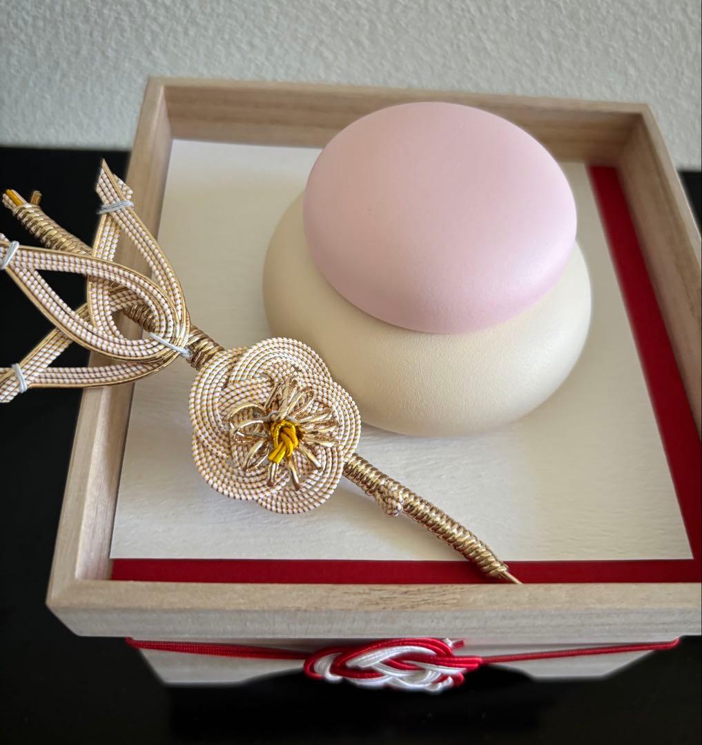 お祝品 紅白 蓬莱小箱 木の鏡餅 自然の檜材 嘉門工藝