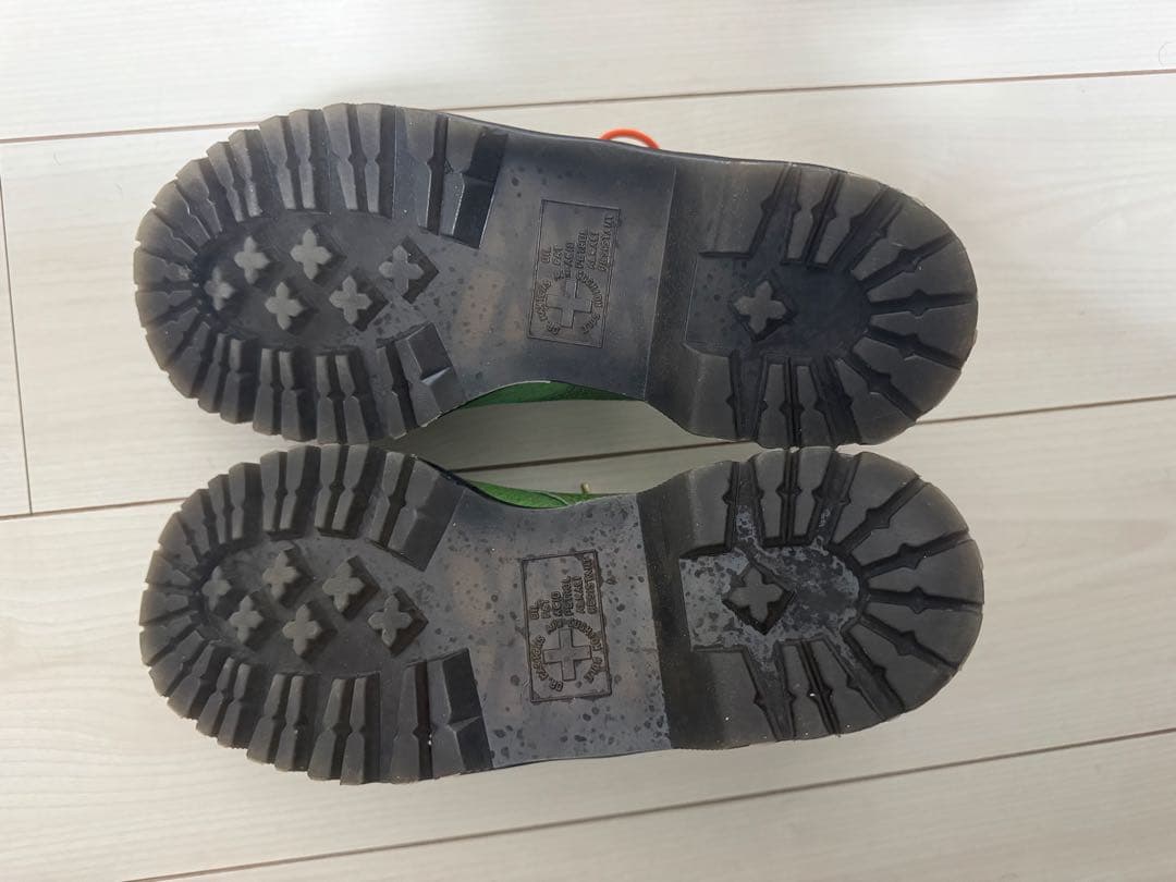 靴 Dr martens awake ny