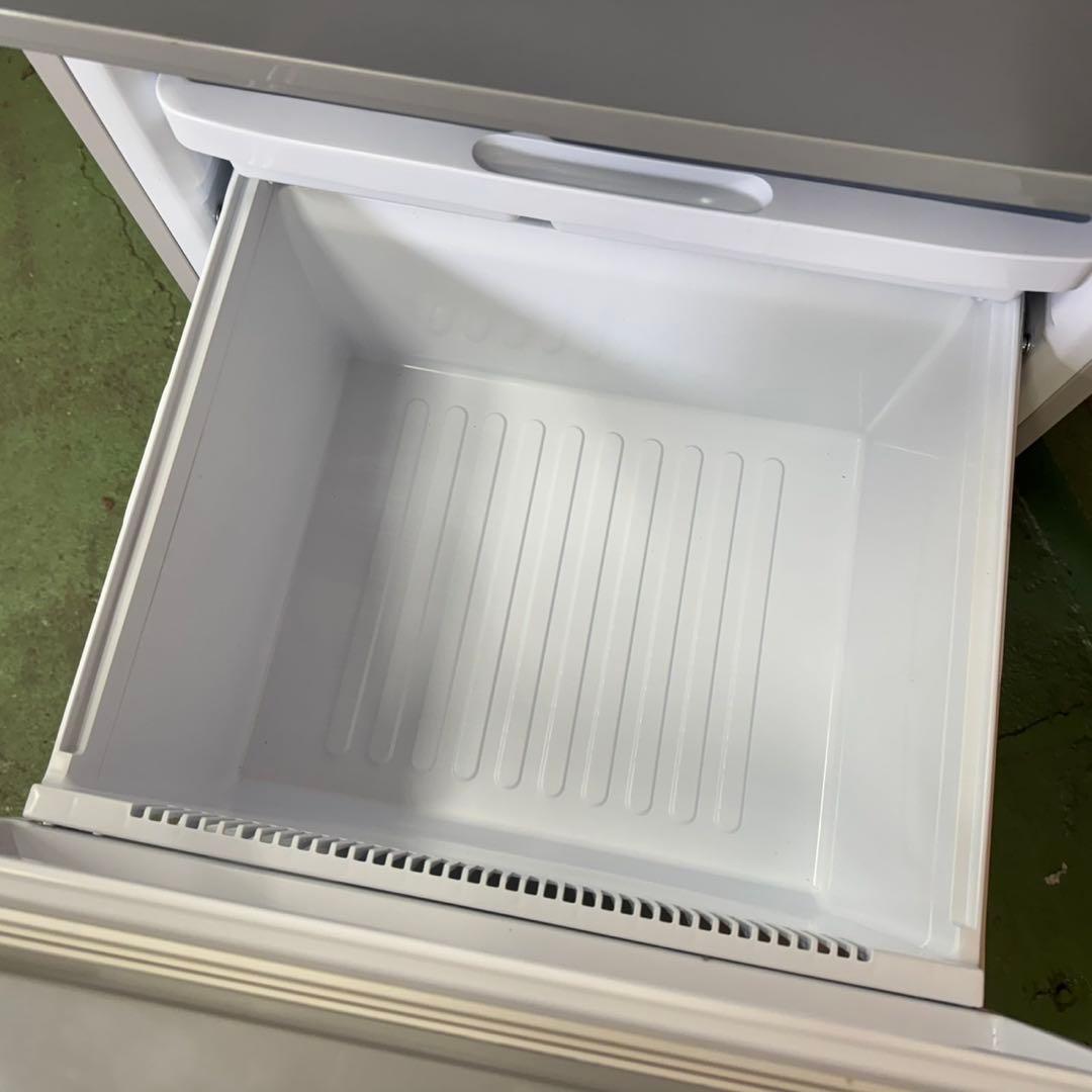 327 シャープ どっちもドア 大型冷蔵庫 300L強 2022年製 シルバー