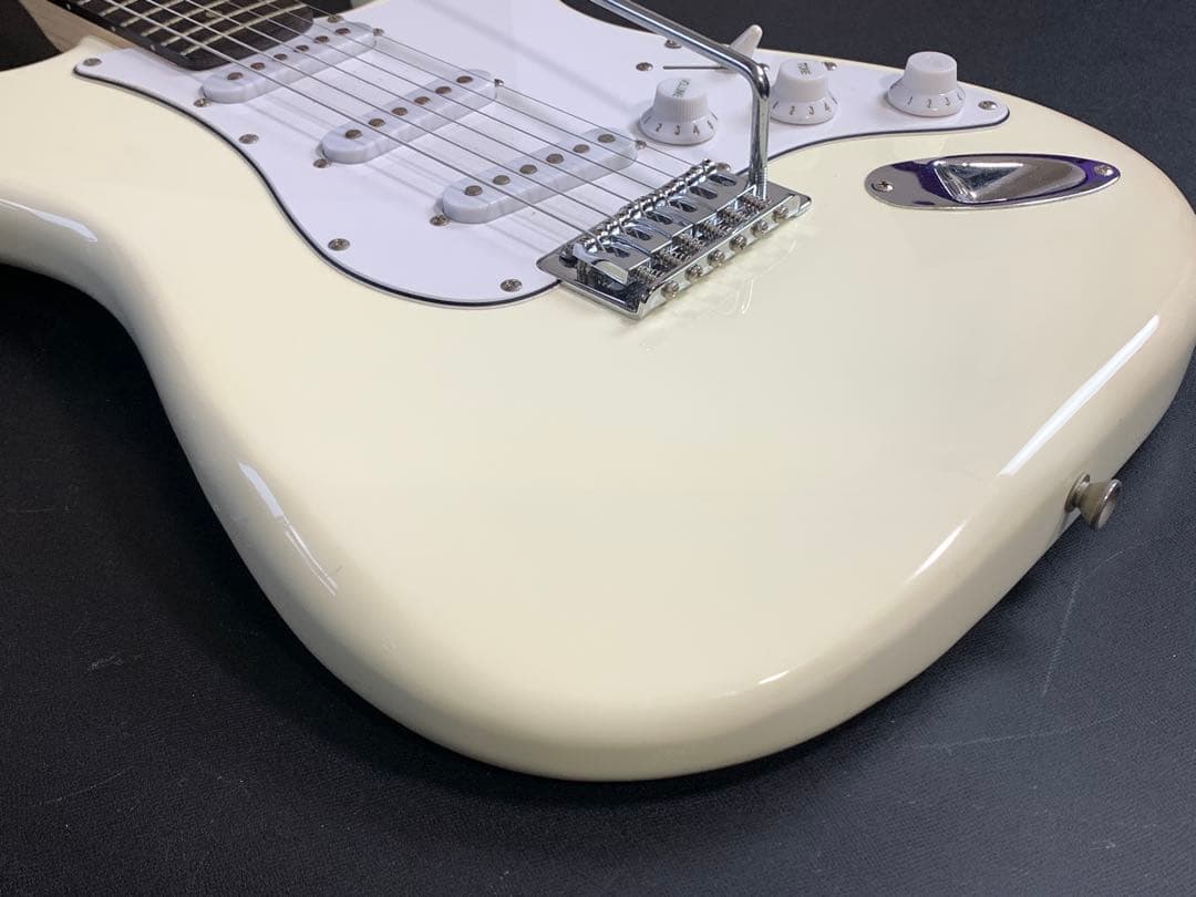 Bacchus BST バッカス中古エレキギター　ホワイト　美品