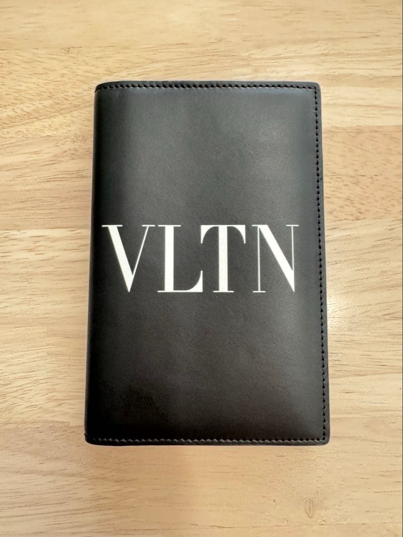 VALENTINO パスポートケース 美品 VALENTINO GARAVANI ヴァレンティノ ガラヴァーニ カードホルダー