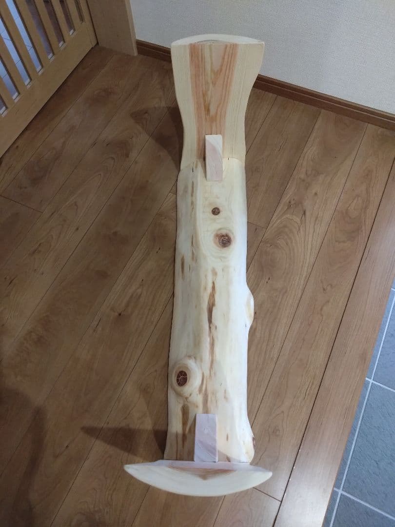 檜のベンチ52 丸太風で座りやすく、総檜造り、リビングや食卓に