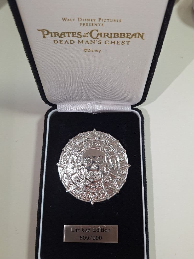 パイレーツオブカリビアン 純銀製900個限定メダル ［備品完備・美品