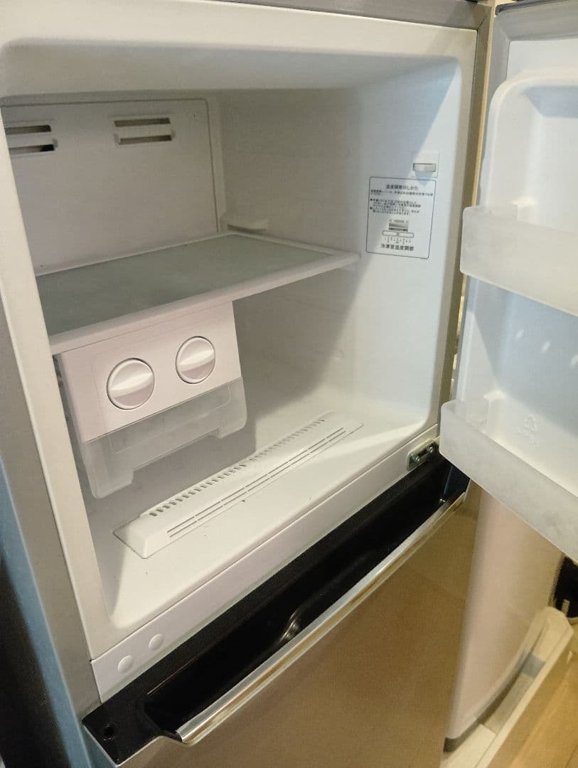 Hisense シルバー 227L 冷蔵庫 HR-B2301 2018年製
