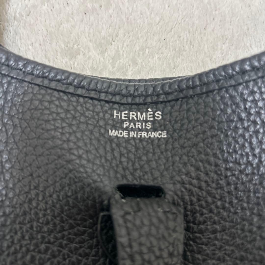 HERMÈS ブラック ショルダーバッグ