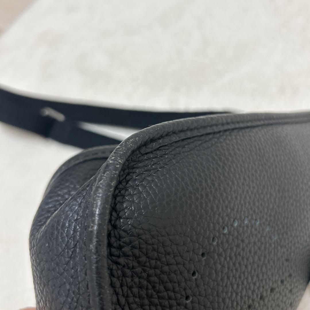 HERMÈS ブラック ショルダーバッグ